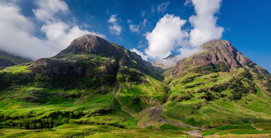 Pegët e Glencoe në agim në Skoci